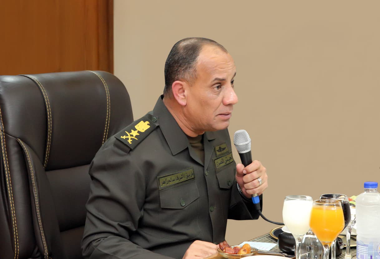 وزير الدفاع يبحث مع أطقم التمريض العسكري جهود تطوير المنظومة الطبية
